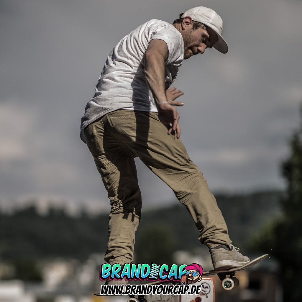Skateboarding und Flexfit Caps - Ein cooler Style für Jung und Alt - BrandYourCap.de